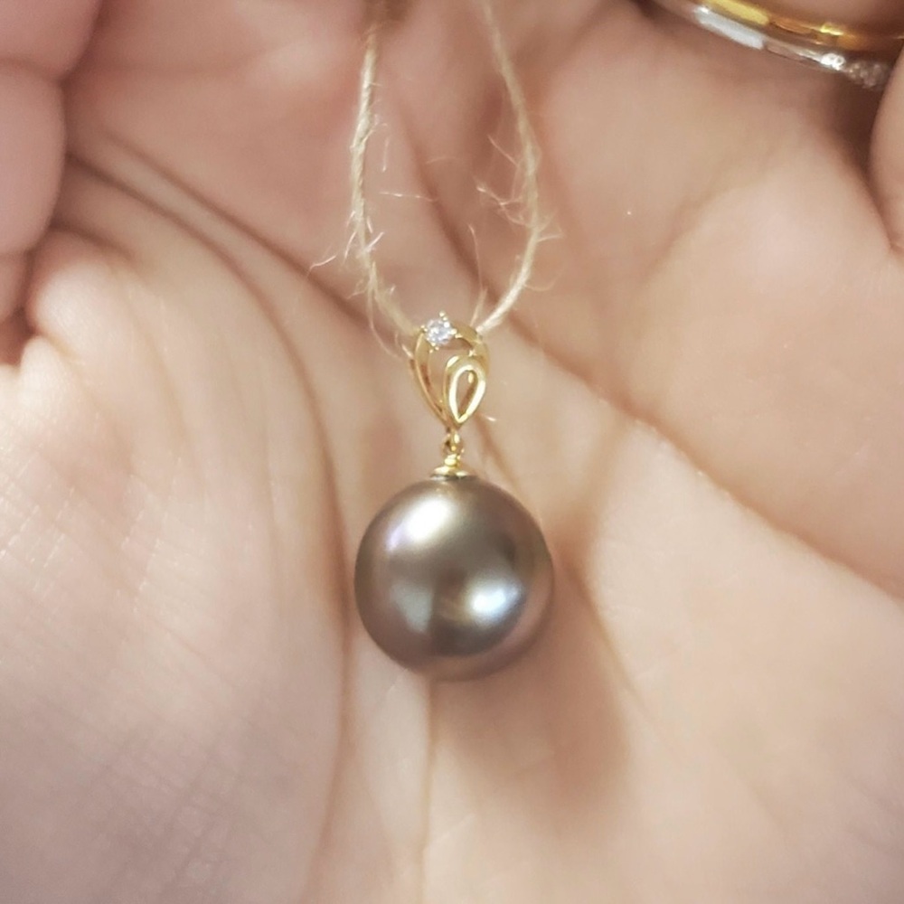 18K Tahitian Pearl Pendant